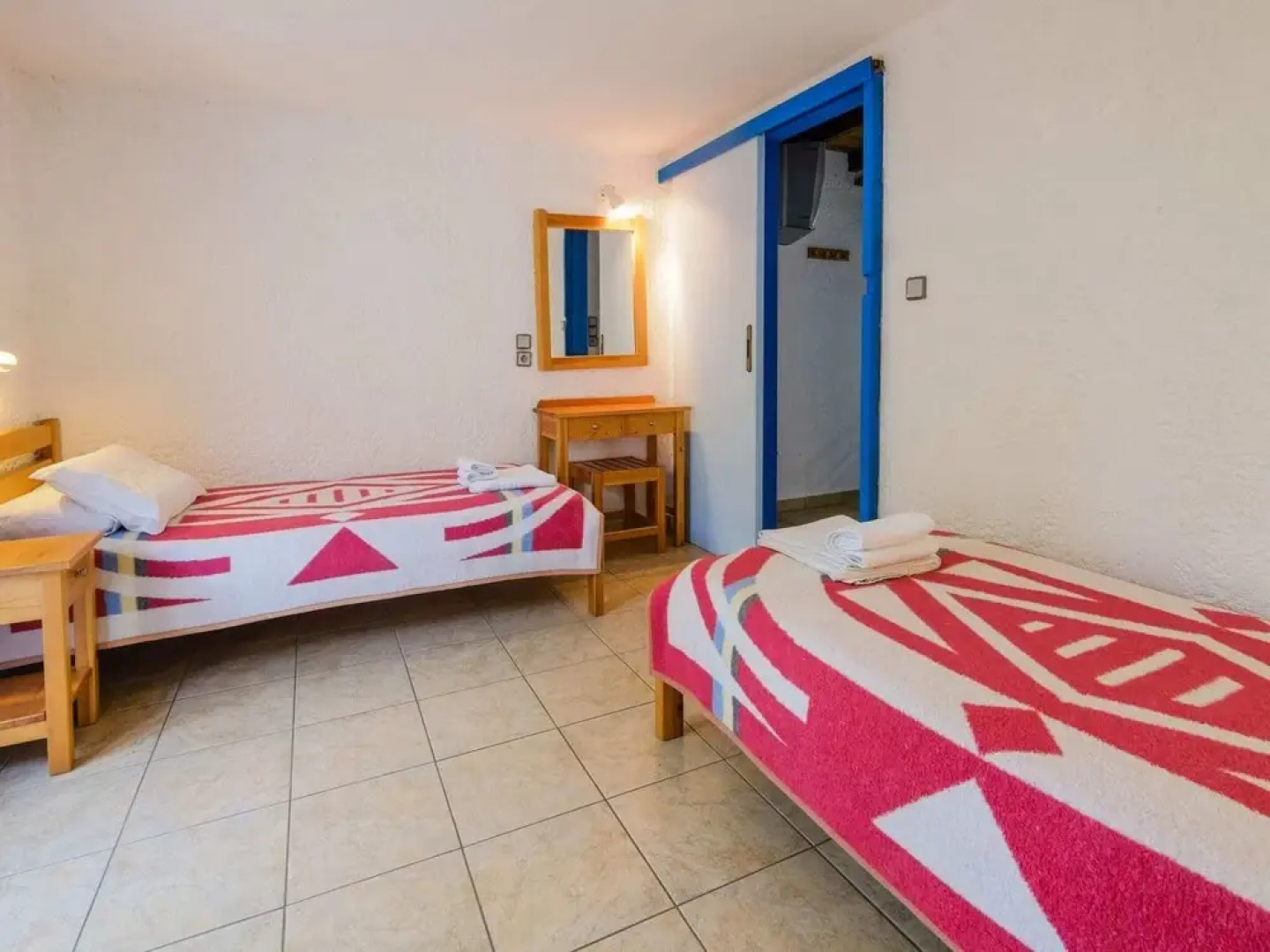 Aesthetic Holiday Home in Palaiochora near Sea Beach