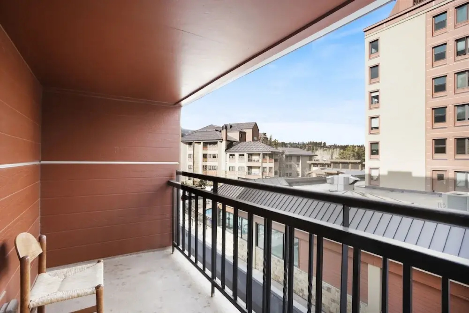 Perfectly Located 1br - Steps To Ski & Apres Fun - Sleeps 4 1 Bedroom Condo by RedAwning