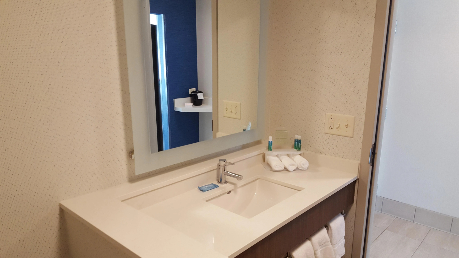 Holiday Inn Express & Suites Oswego by IHG