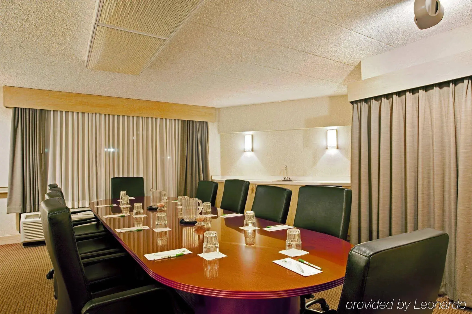 Holiday Inn Chicago Nw Crystal Lk Conv Ctr by IHG