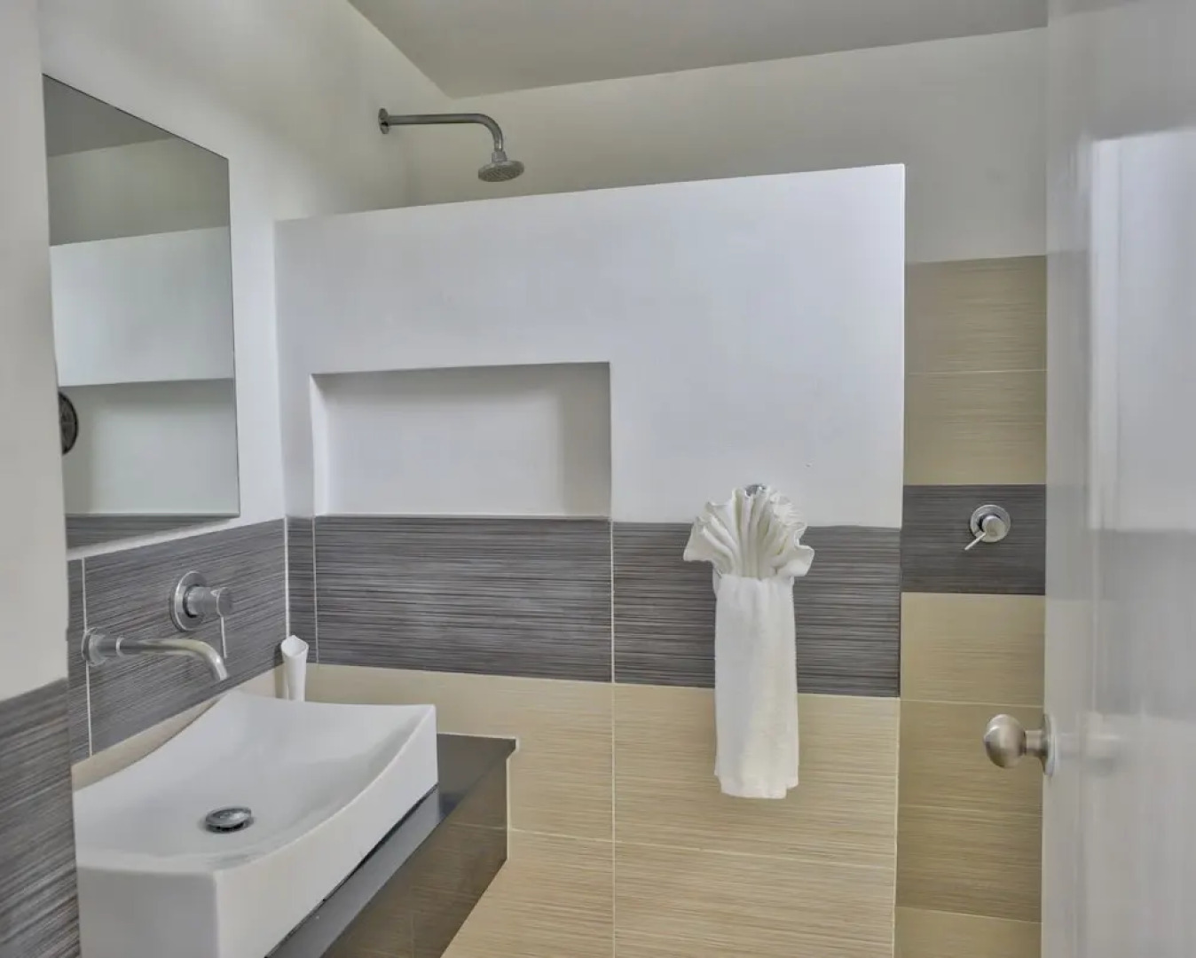 Bluebay Vacation Rentals At Vista Mare