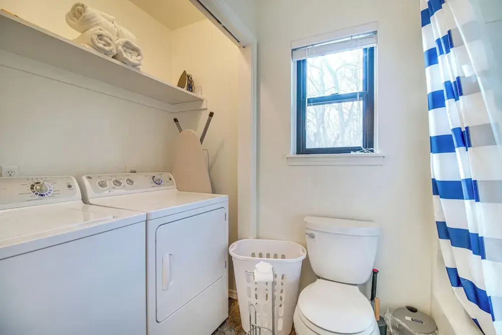 Deck + Kayaks: Grand Lake of the Cherokees Home