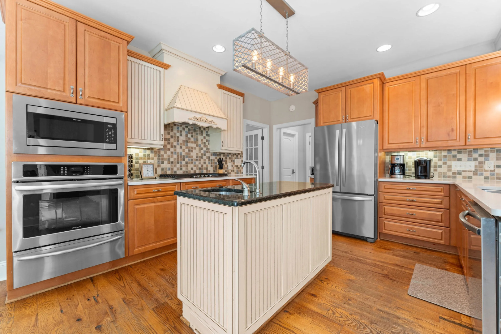 Making Waves by Avantstay Sleeps 20 + Pool