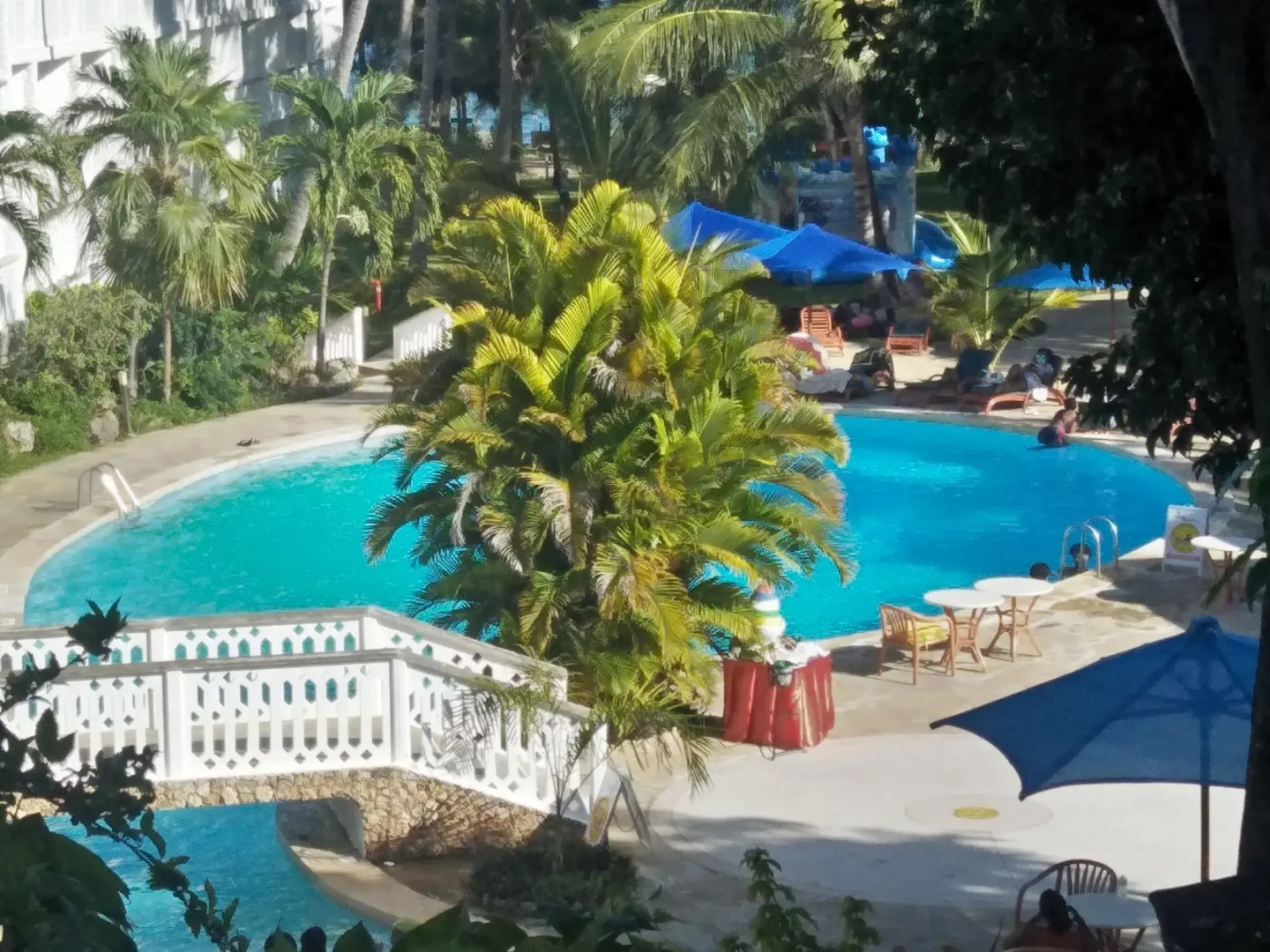 Travellers Beach Hotel & Club