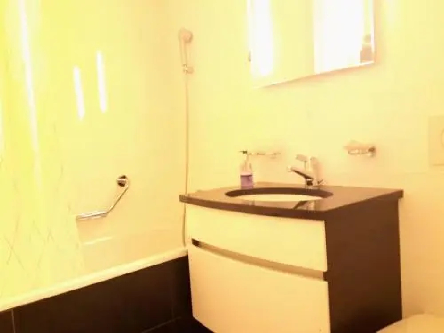 Lovely 2 bedroom flat 10 min from city Center