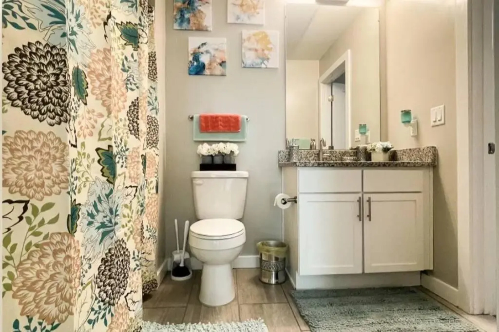 Museum District Apt Retreat w/BBQ Patio and Pool