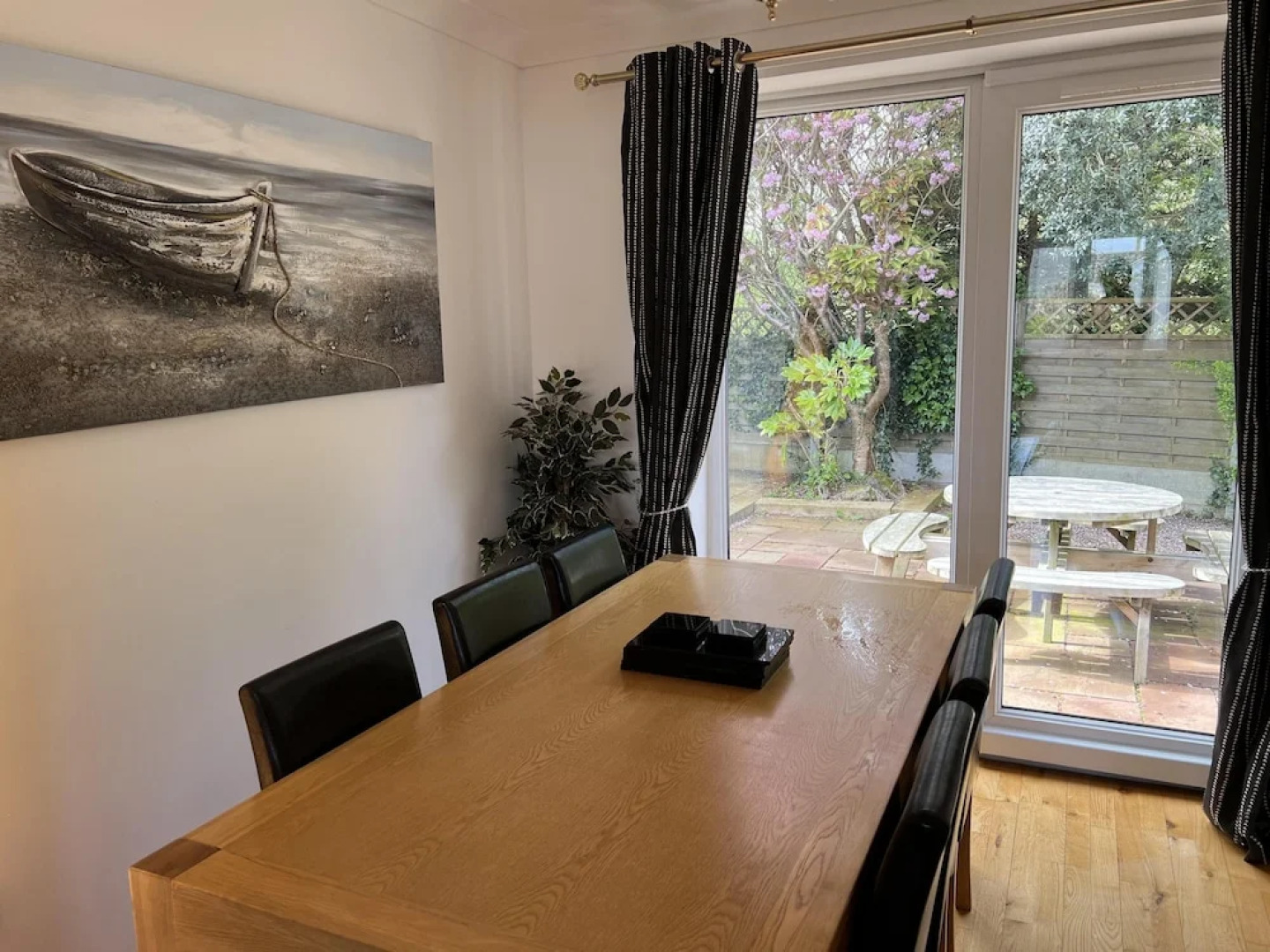 3 Bedroom Bungalow Moelfre- Private Garden,parking