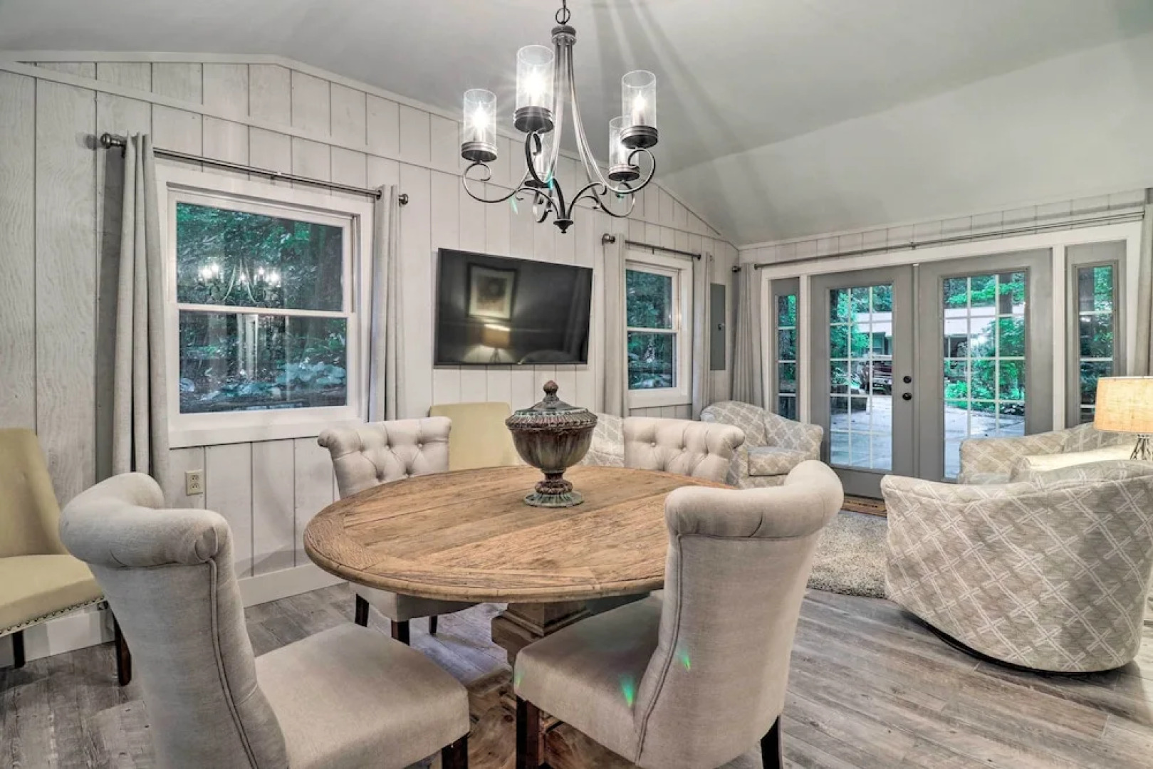 Updated Highlands Cottage w/ Deck + Fireplace!