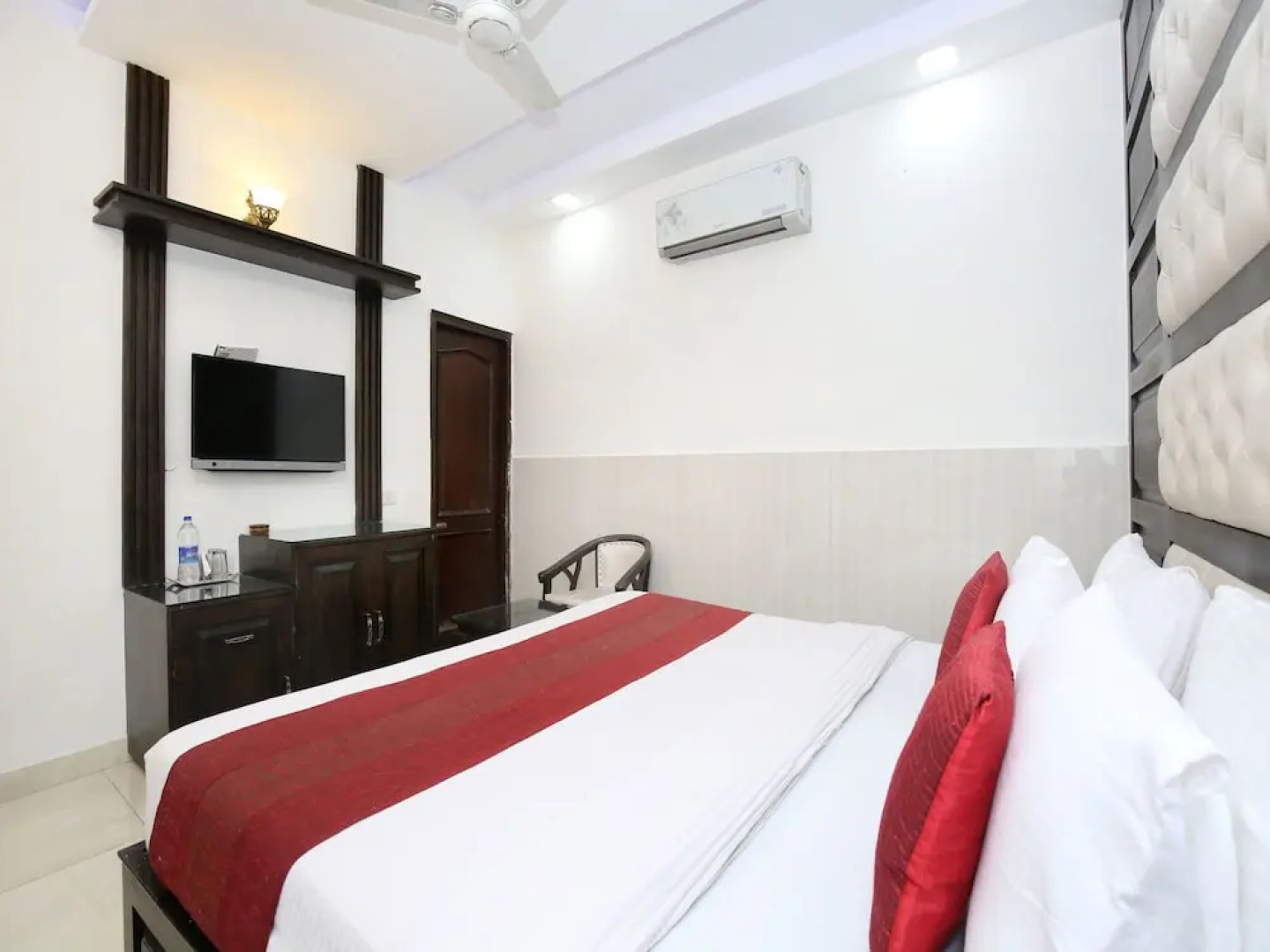Capital O 10540 Hotel JD Residency