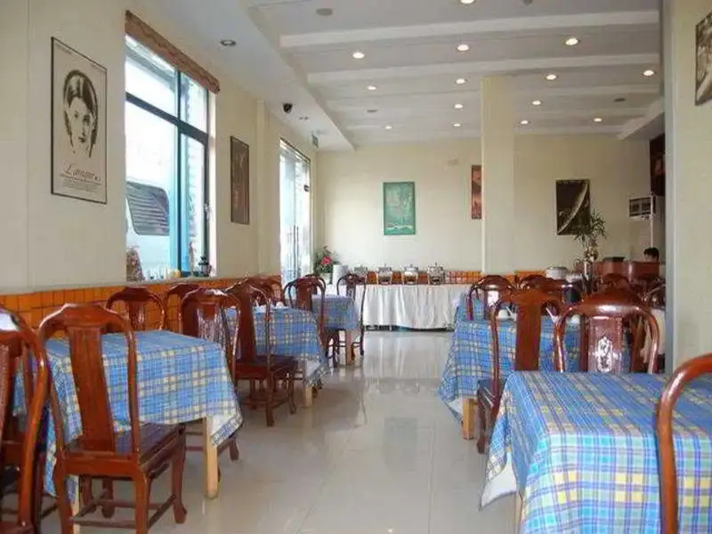 Shanghai Lakeside Holiday Inn Hotel