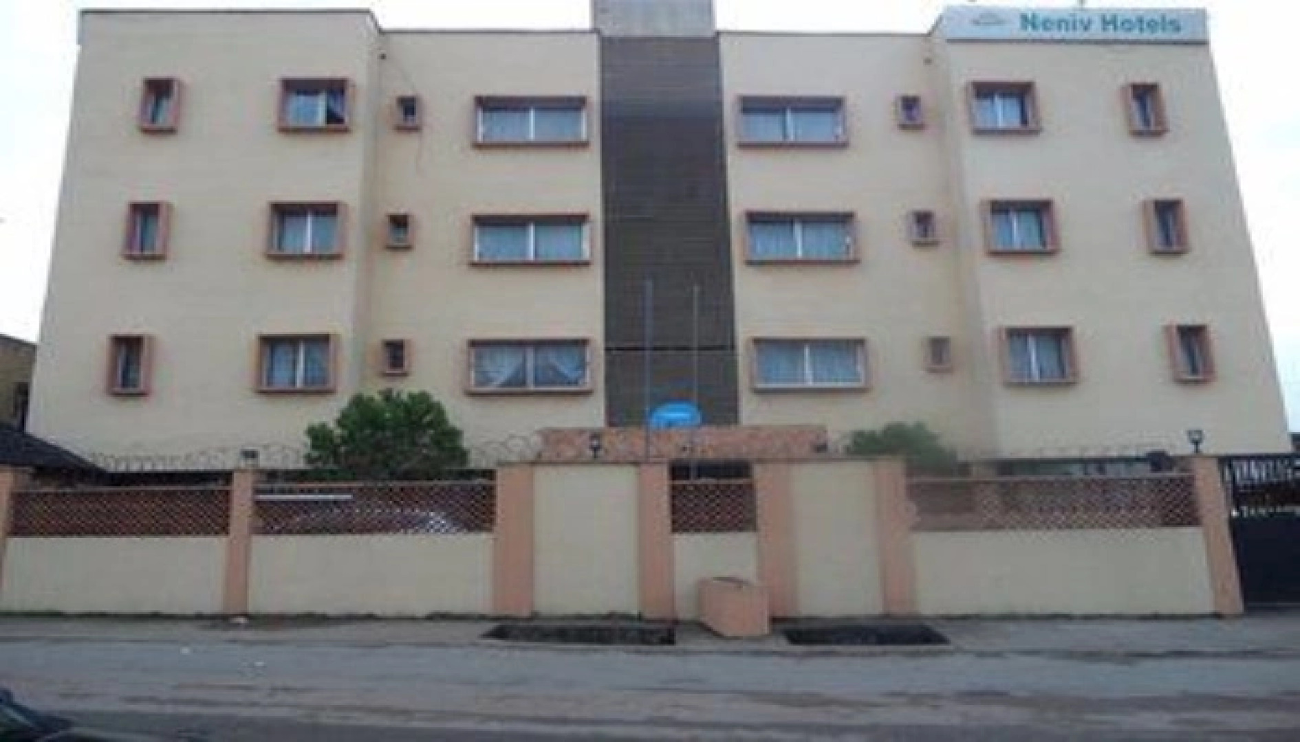 Neniv Hotel by Ecosignature