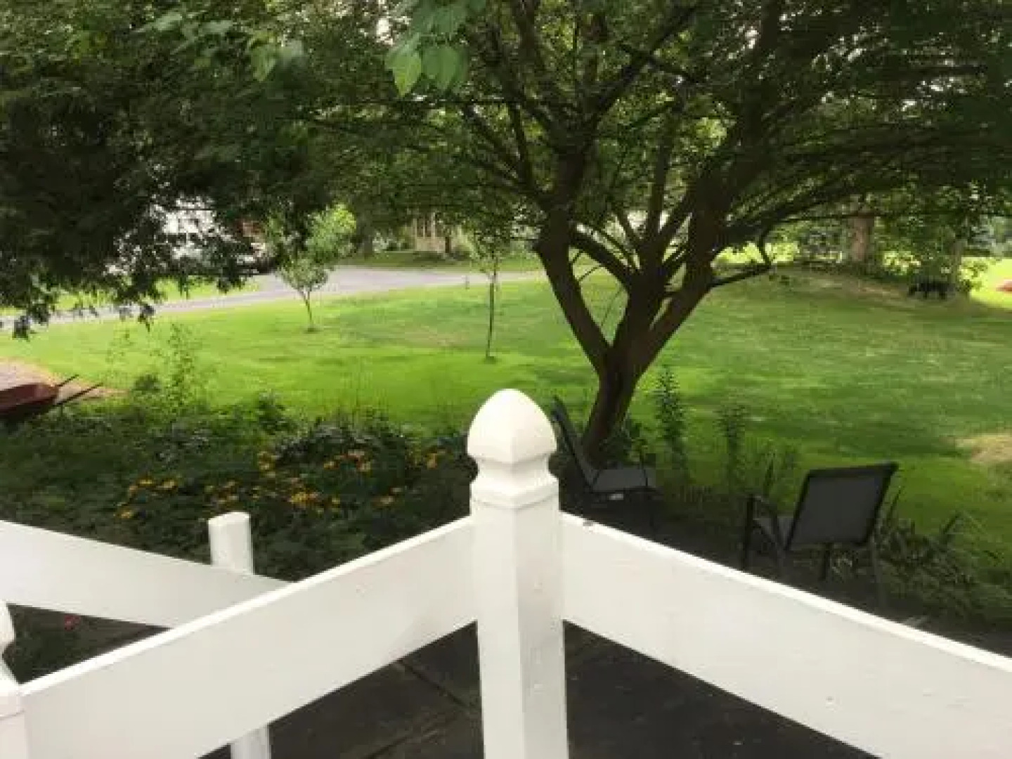 Glass Magnolia Bed And Breakfast