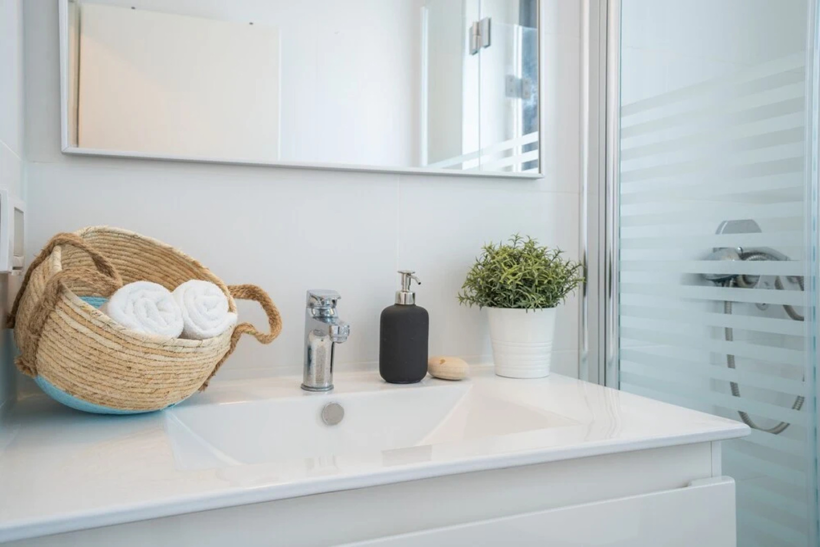 Stylish Seaside Escape with Balcony by Sea N' Rent