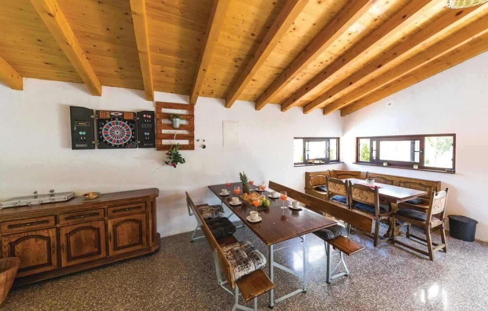 Stunning Home in Kastel Stari With Wifi, 6 Bedrooms and Jacuzzi