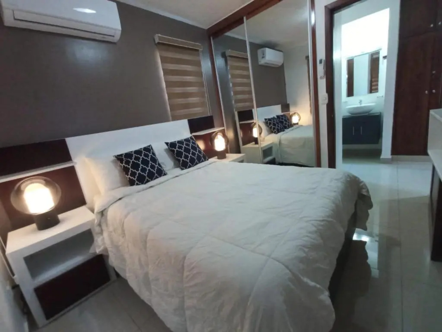 Lia Amanda Edificio 5