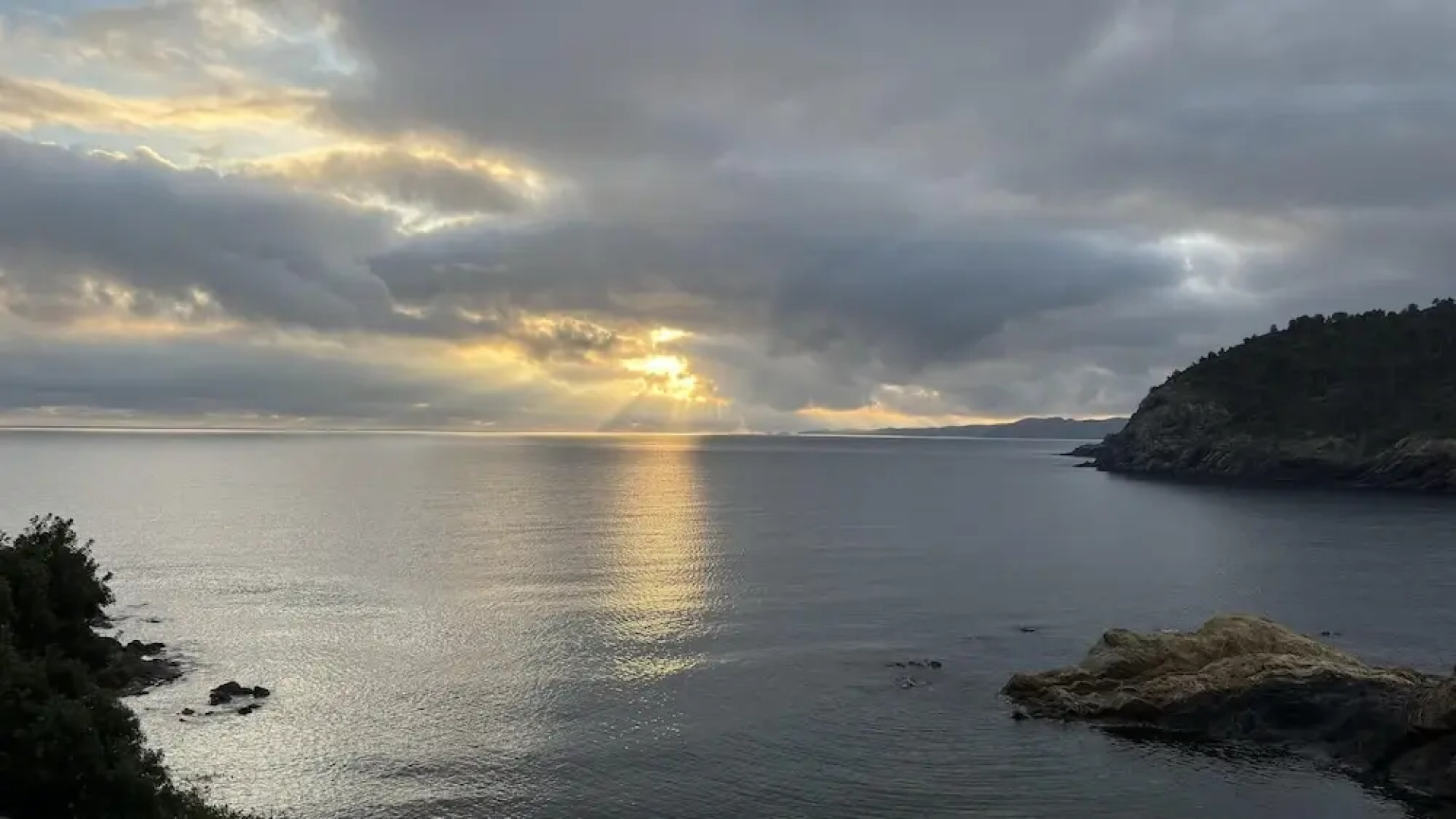 White Rock Villa With Breathtaking Views and Pool