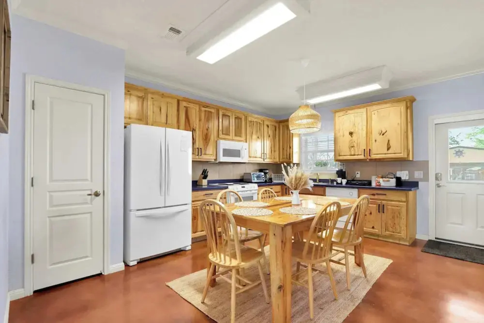 Amazing Lakefront Escape - A Stunner For Sleeps 14