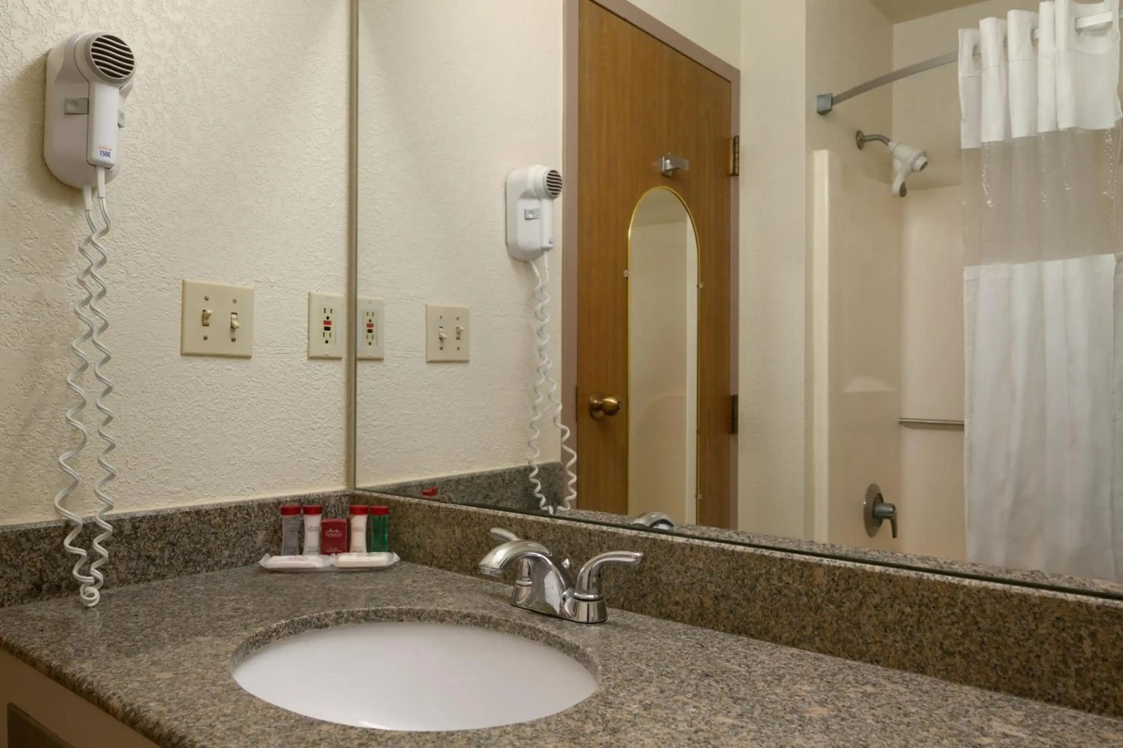 Econo Lodge Whitehall near Michigan's Adventure