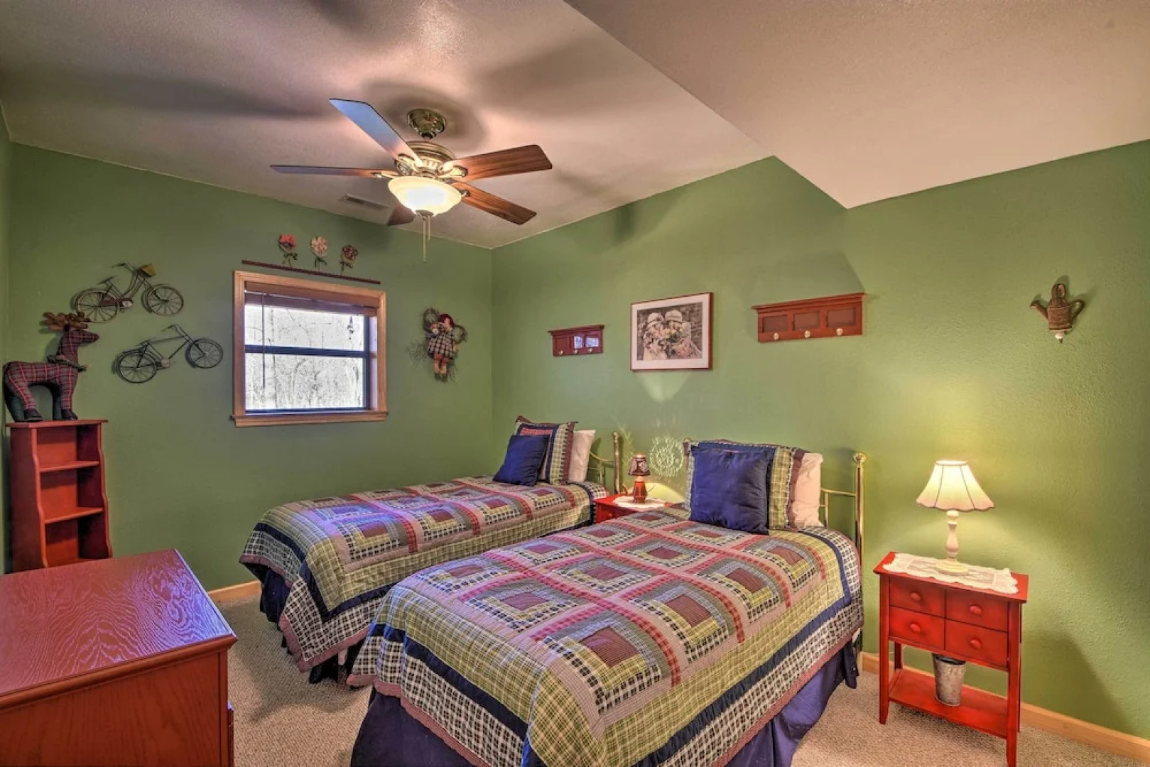 Family-friendly Cabin ~ 1 Mile to Hike & Swim!