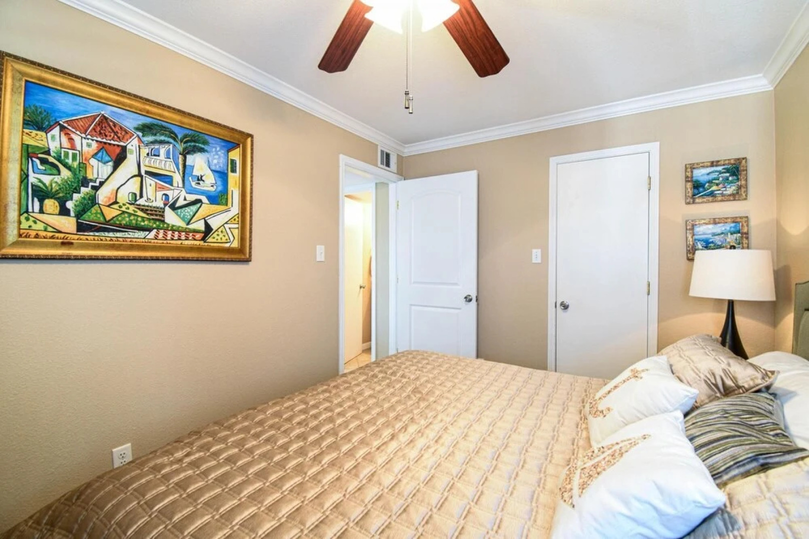 Seascape 2216 Hotel Room