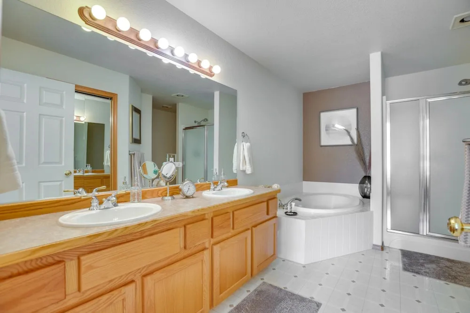 Idyllic Redmond Townhome w/ Furnished Deck!