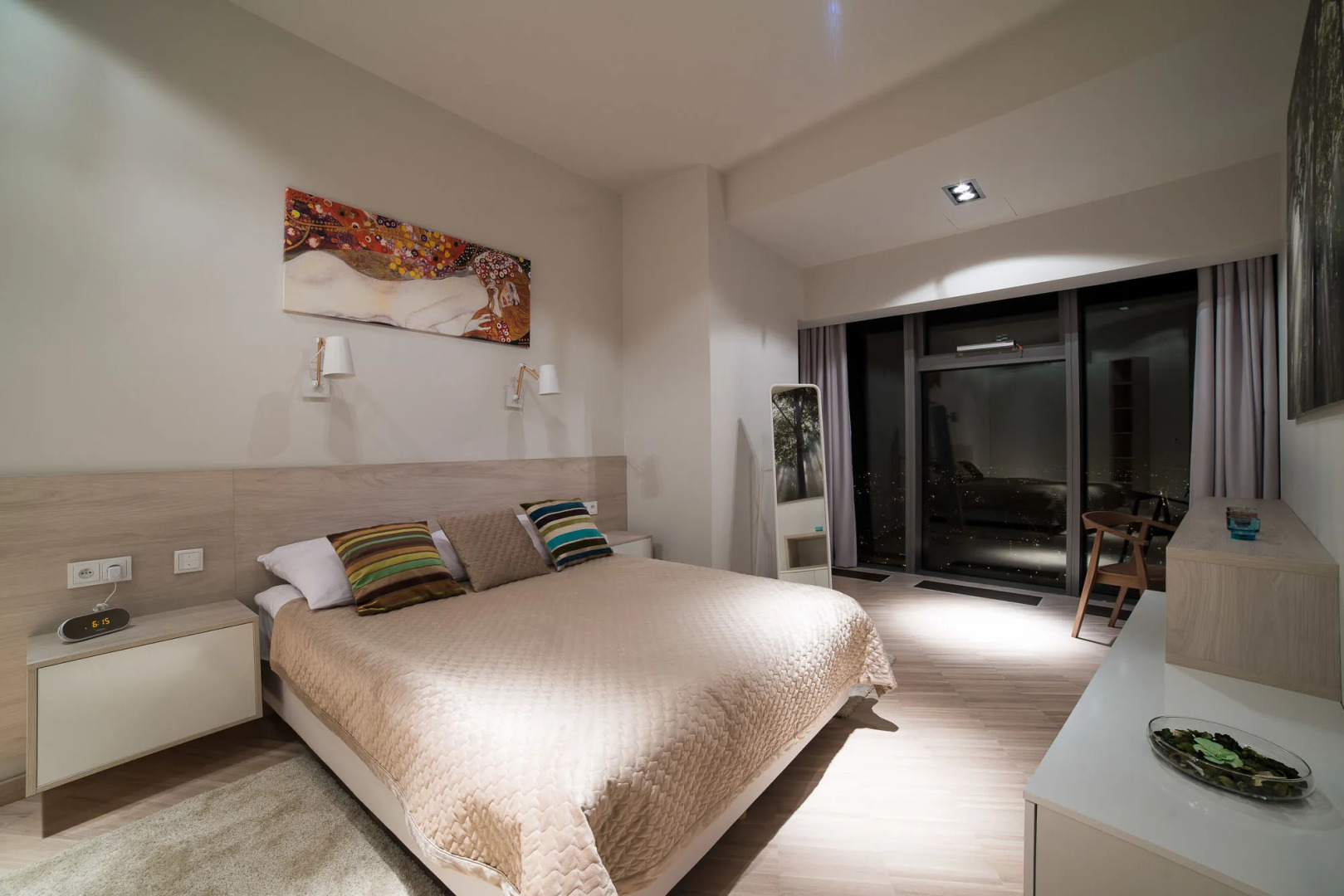 40th+ Floor Luxury Apartments in Sky Tower