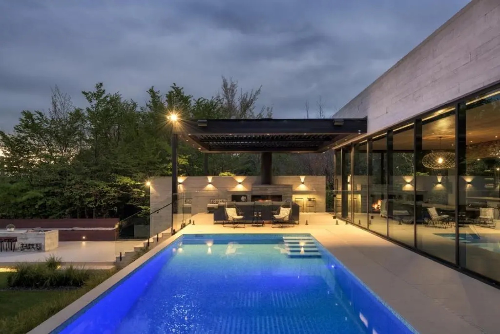 Bridle Path Retreat - Modern Private Luxury