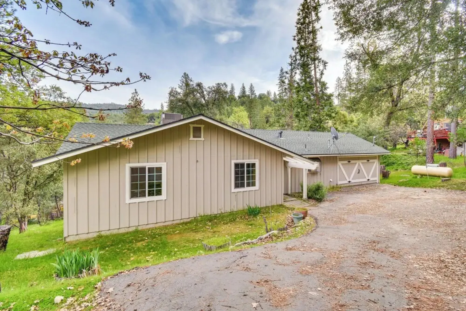 Sierra Serenity: Scenic Mtn Escape w/ Game Room