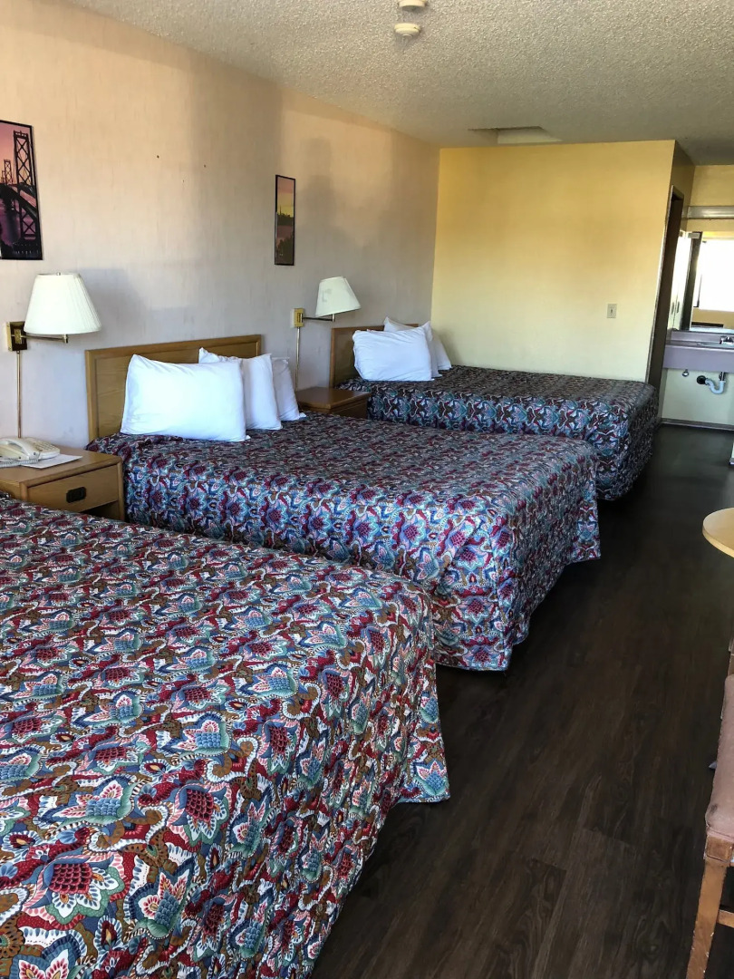 Sumner Motor Inn