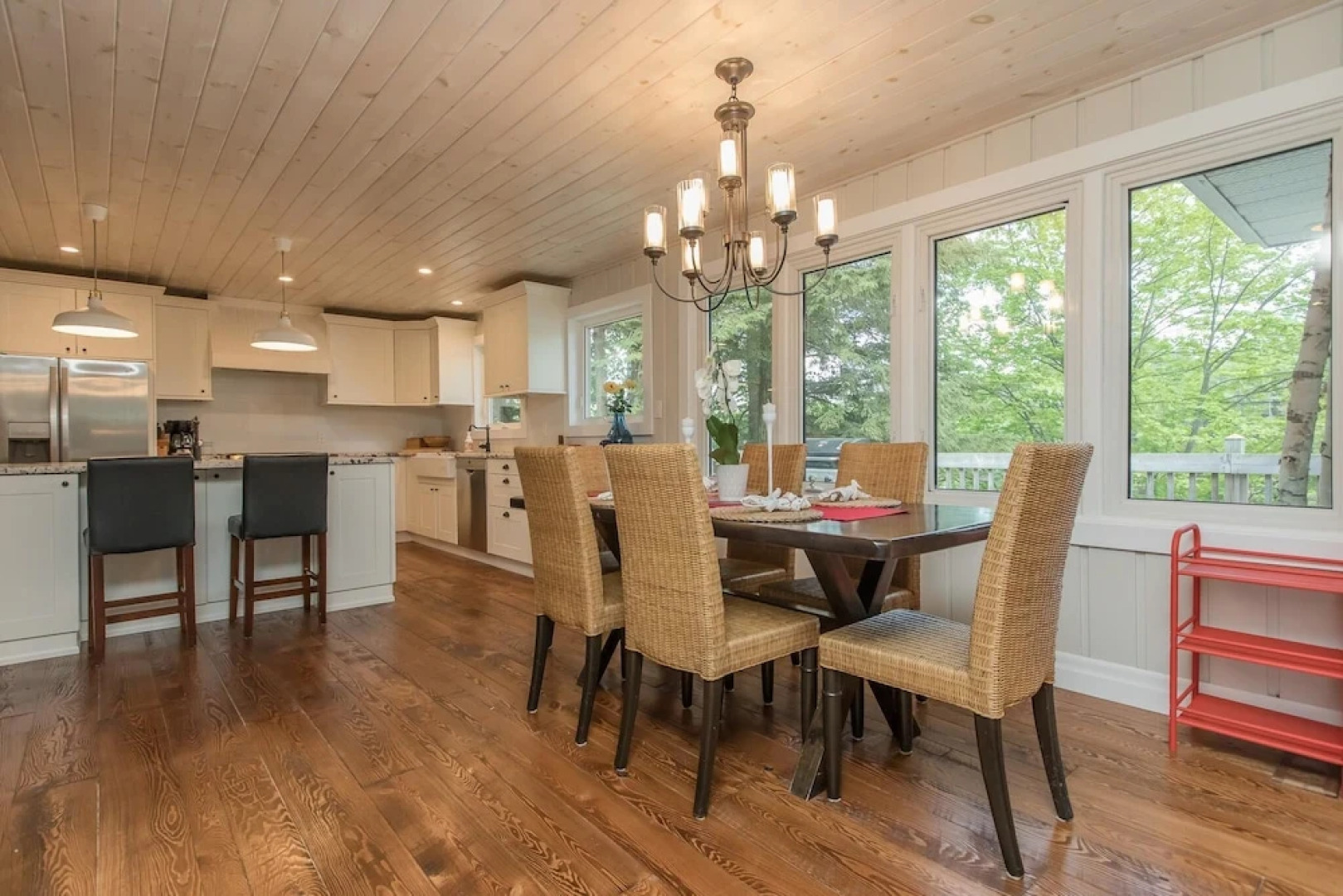 Daydreams Cottage~Beautiful 5 Bed 2 Bath Cottage on Brandy Lake