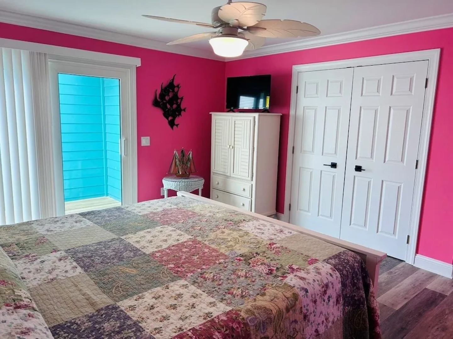 Serenity's Star 4 Bedroom Home by RedAwning