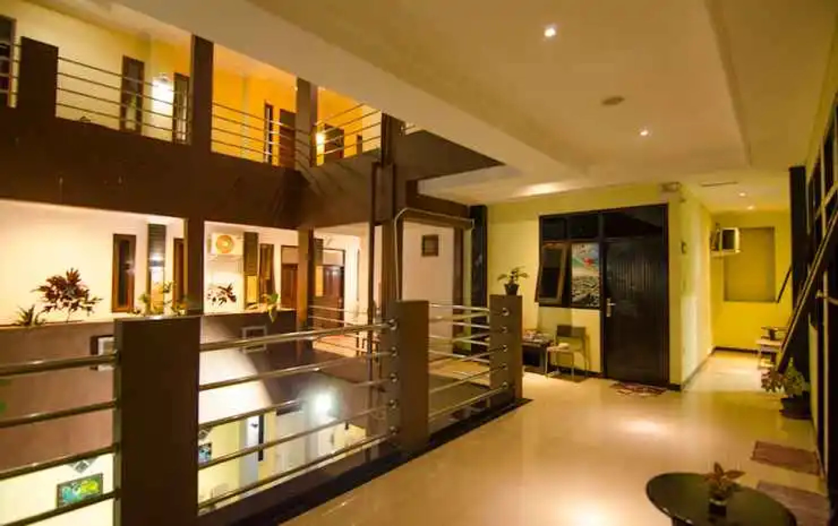 Hotel Salon Fora & Longhill Cafe Fora