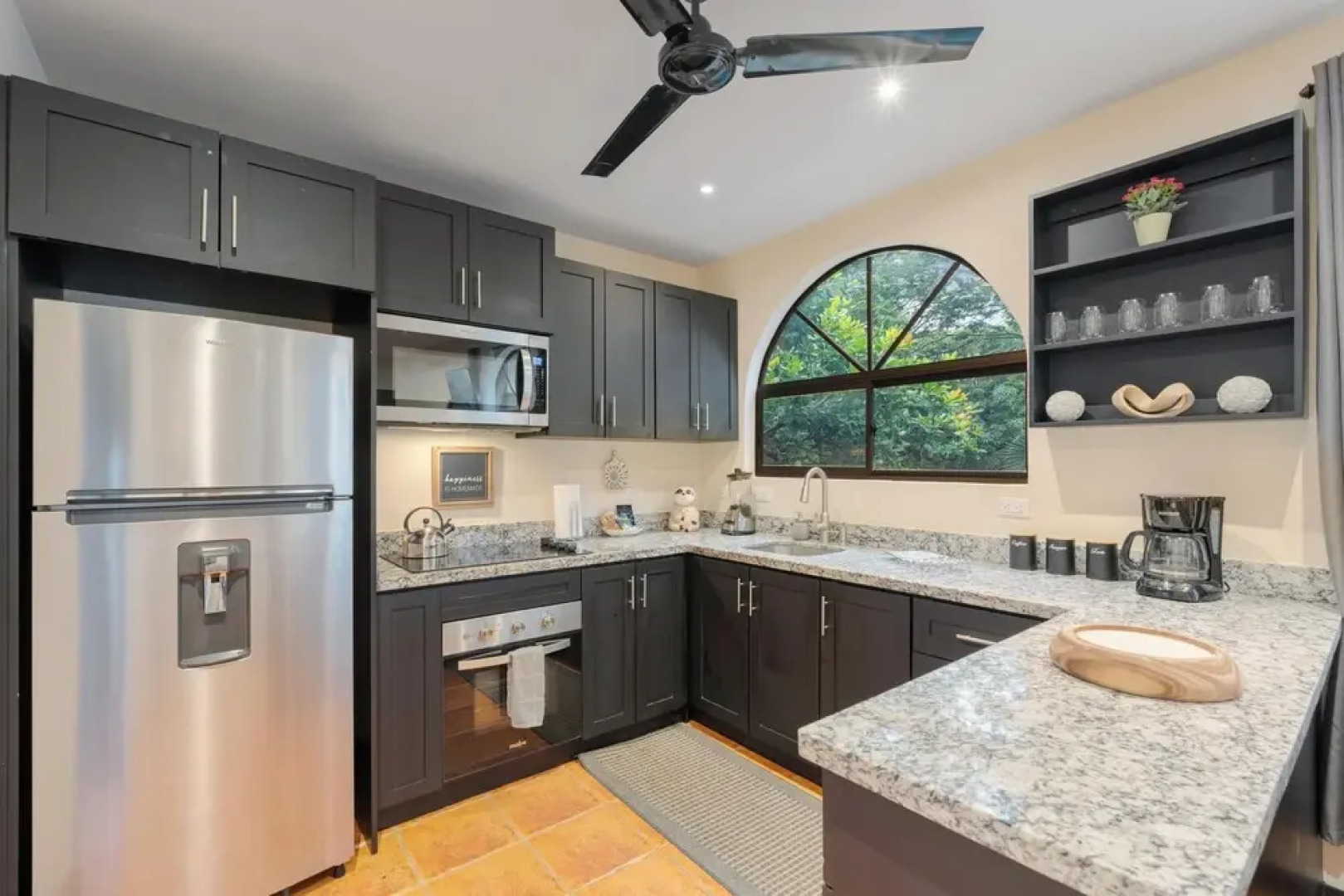 Suite 3 - Jaguar Beach & Pool 2 BR Condo