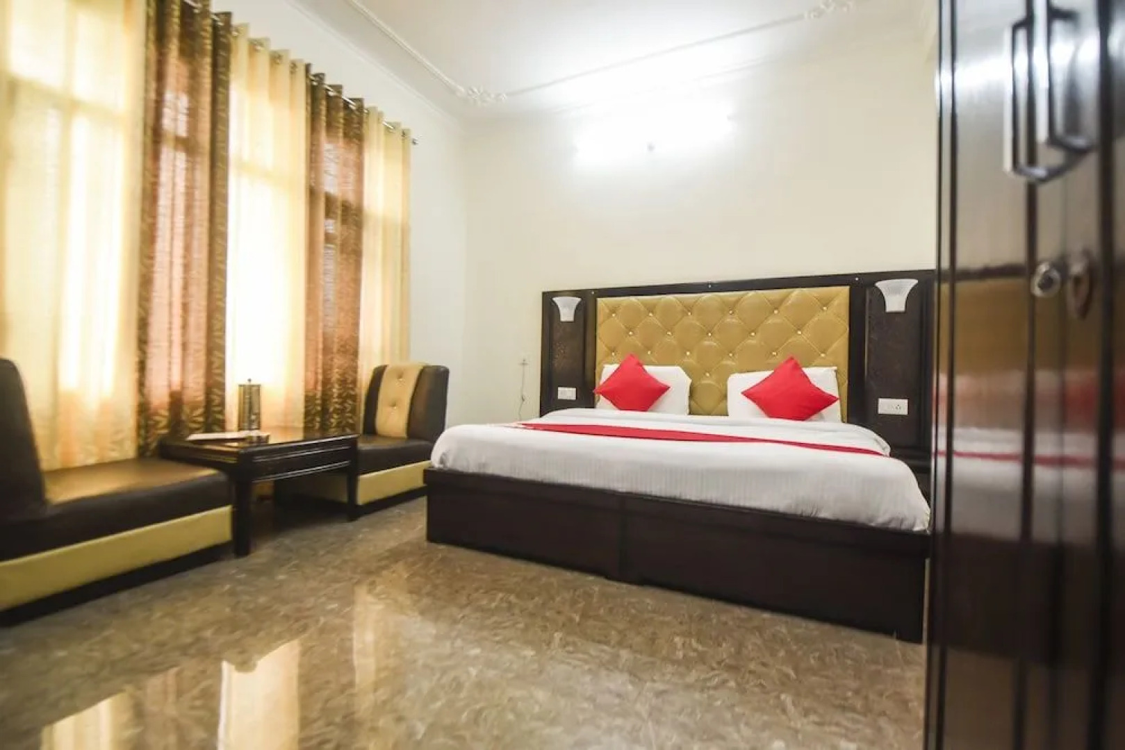 Oyo 15438 Vivek Nomadic