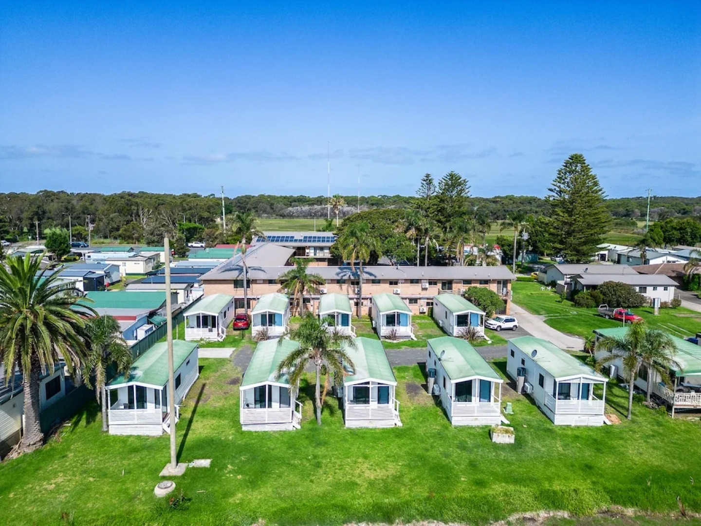 Lakeside Inn (ex. Oasis Resort & Village)