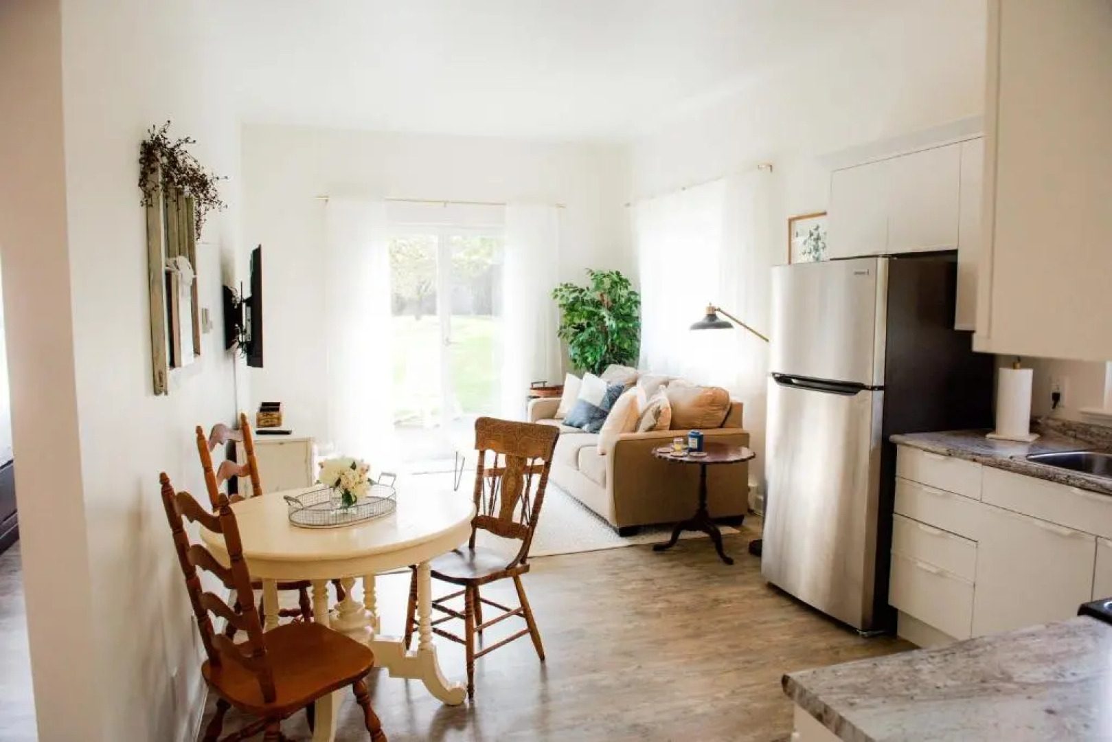 AndersonLane Garden Suite l Beach Access I Kitchen