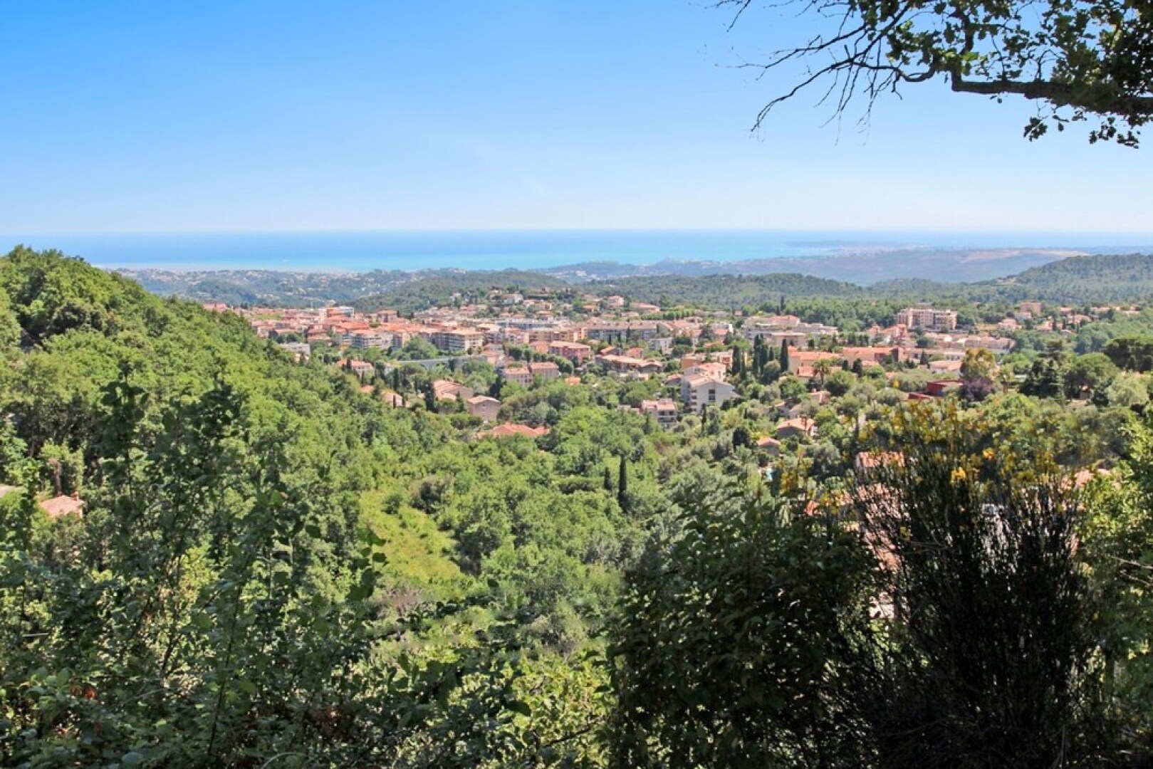 A Luxurious, 5-bedroom Villa in Vence With a Swimming Pool and Spaciou