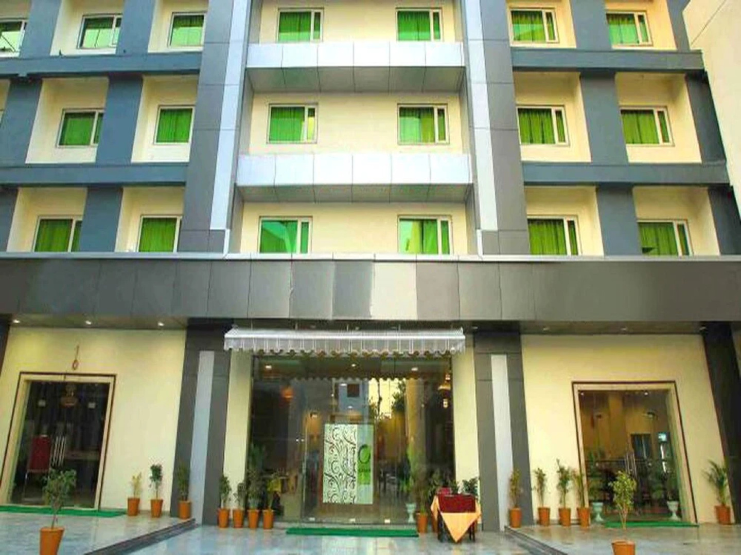 OYO 1903 Hotel Paras Inn