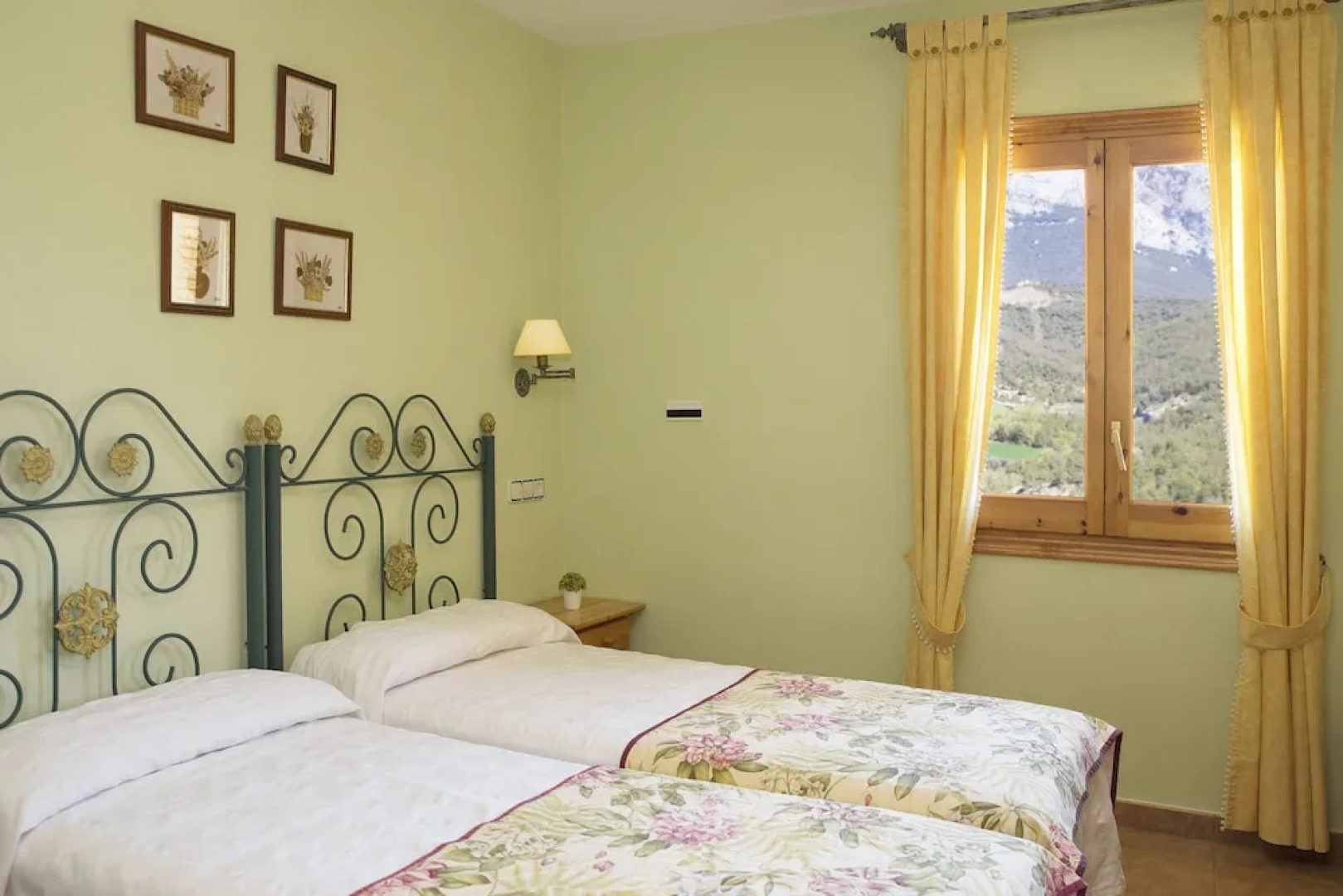 Casa Lacambra De Pueyo