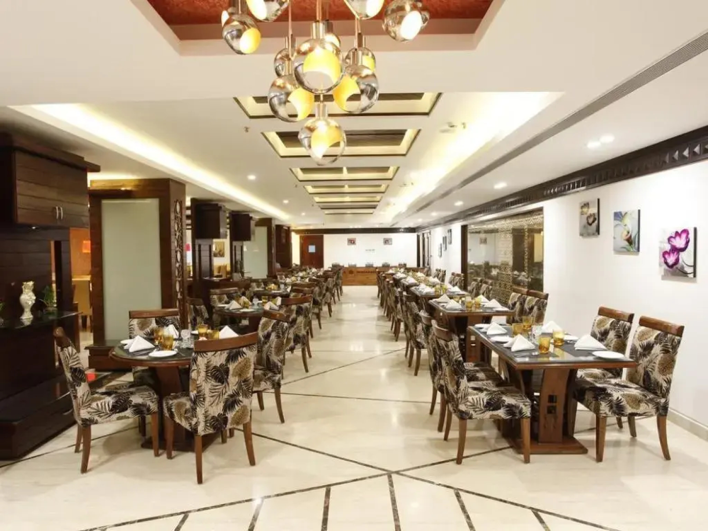 Hotel Saffron Leaf