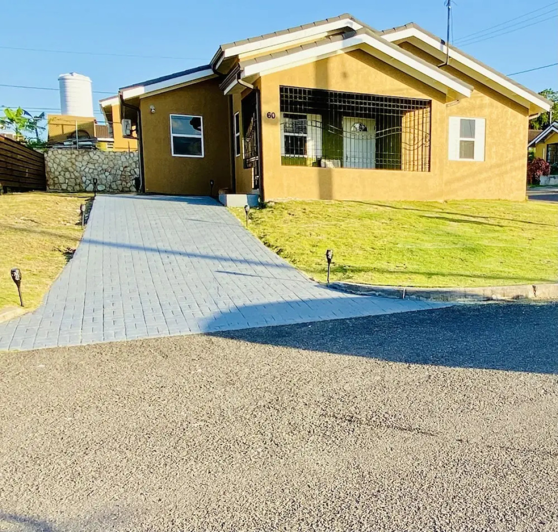 Jhadano Villa 3BR Pool Shuttle 3 Mins to Beach