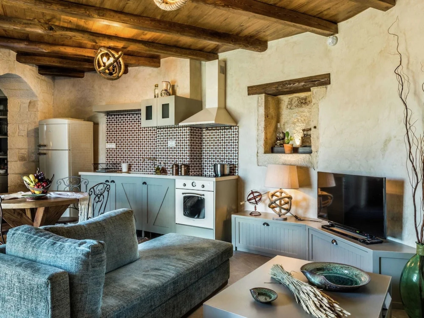Traditional Renovated Villa Liodosifis with Heated Private Pool, Hot Tub & BBQ