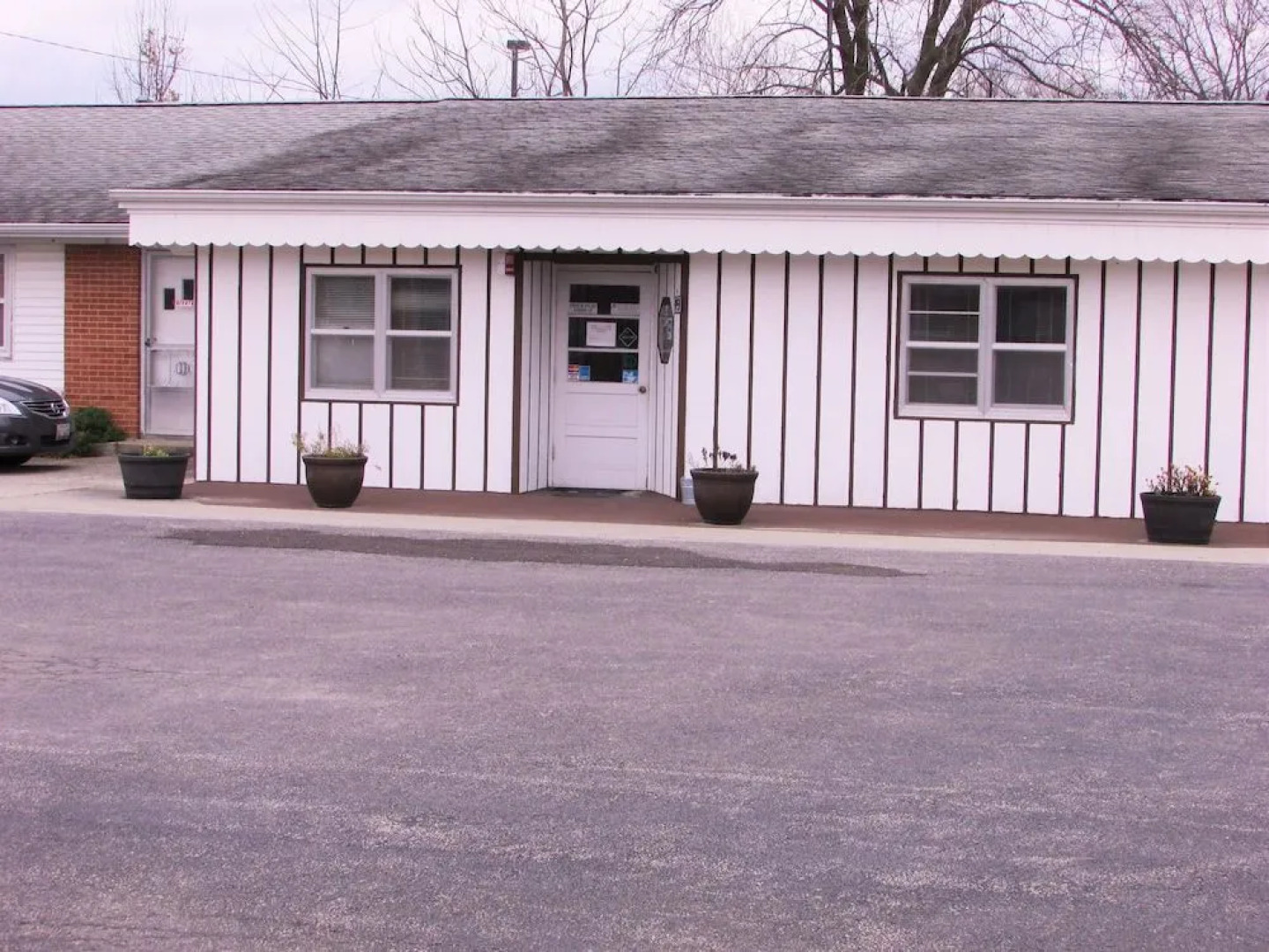 Traveler's Inn Motel