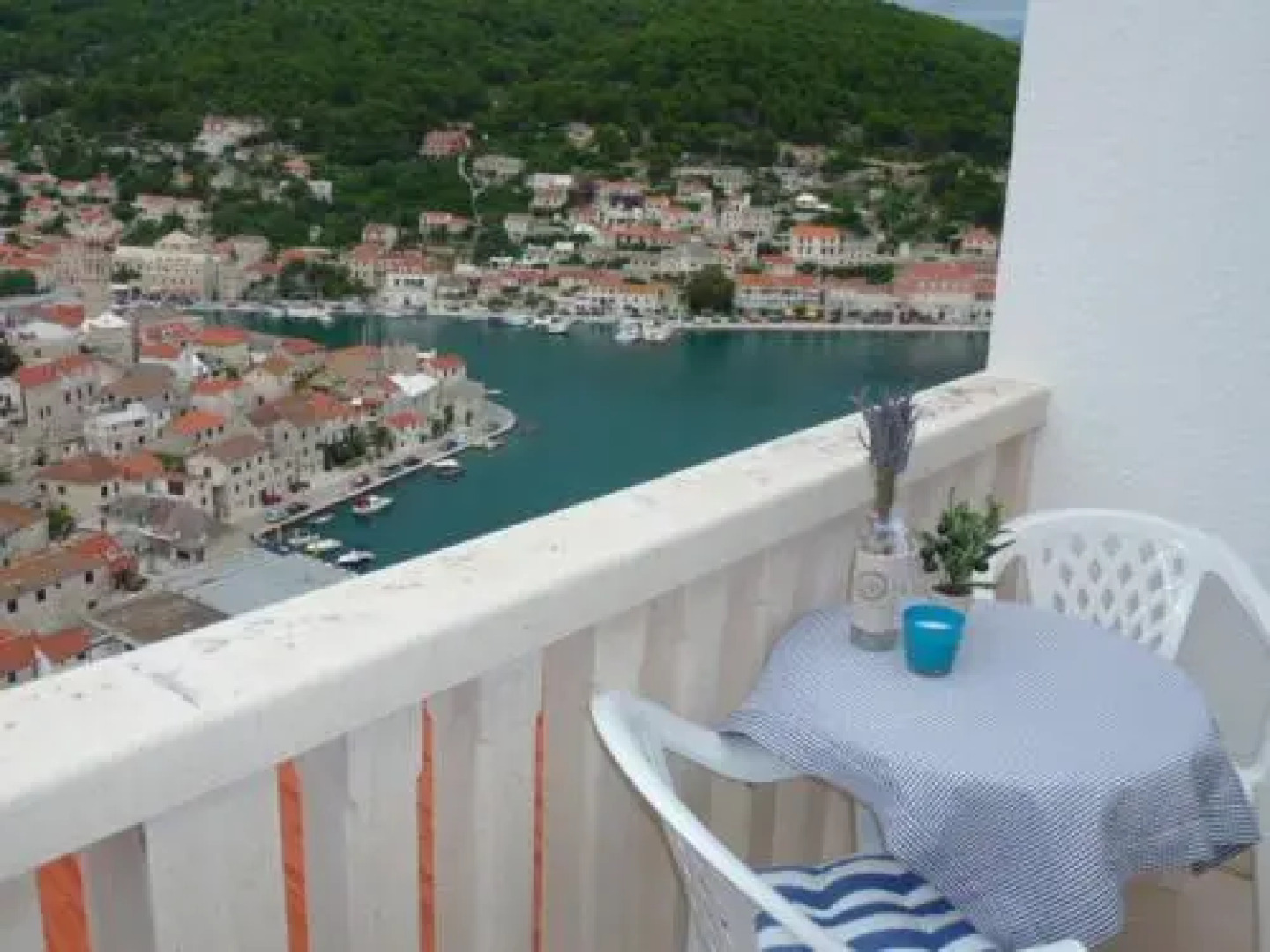 Apartment Pucisca with Sea View II