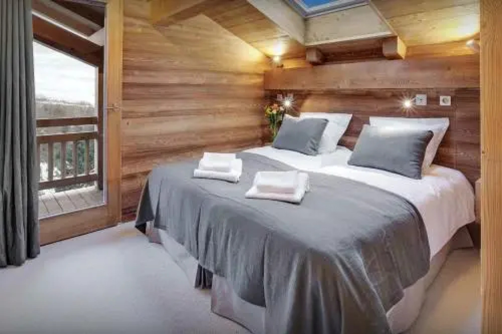 Chalet Macaron - OVO Network