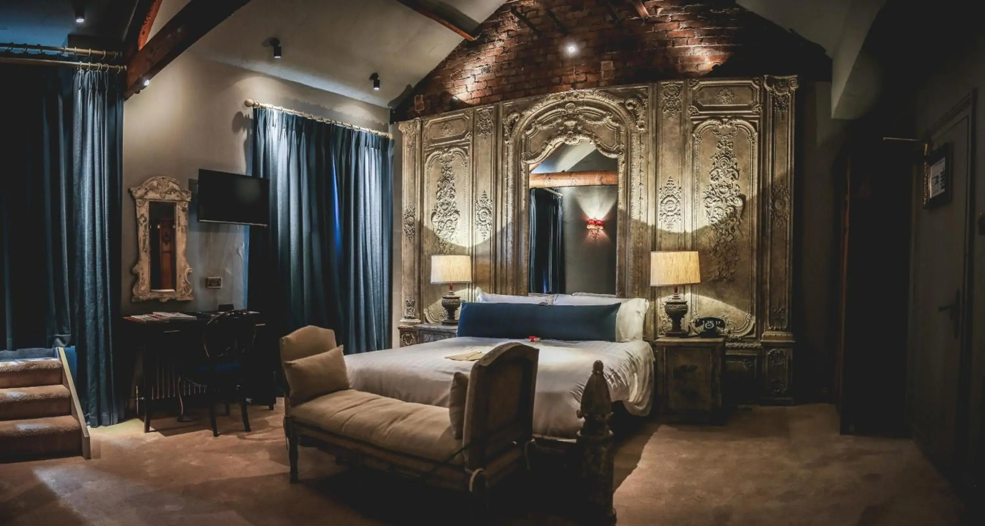 Le Petit Chateau & William de Percy