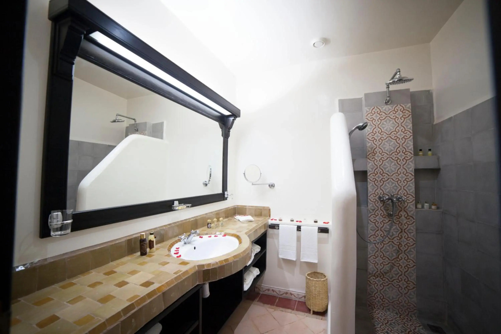 Borjs Hotel Suites & Spa