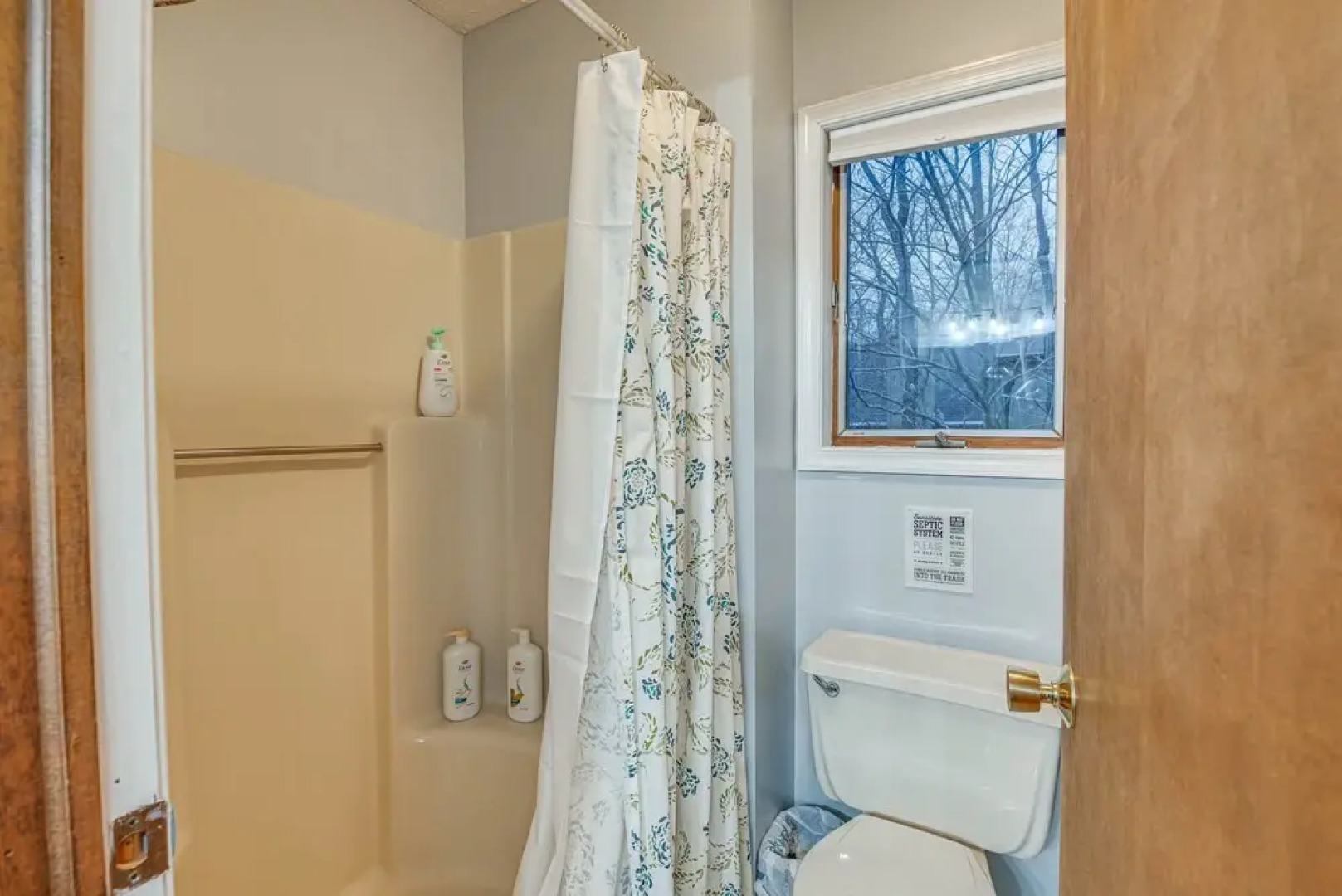 Eco-friendly Poconos Cabin w/ EV Charger!