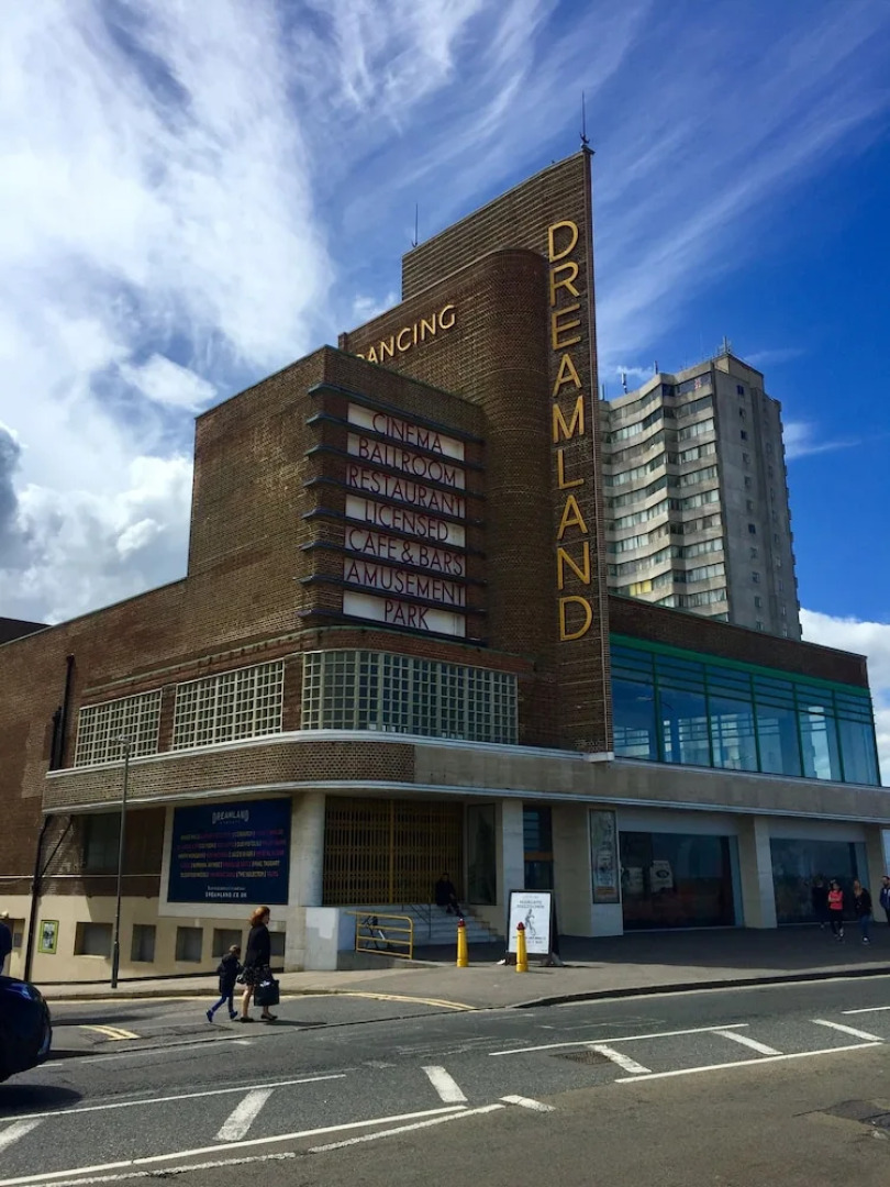 5 bedroom Seaside Townhouse Beautifully Renovated