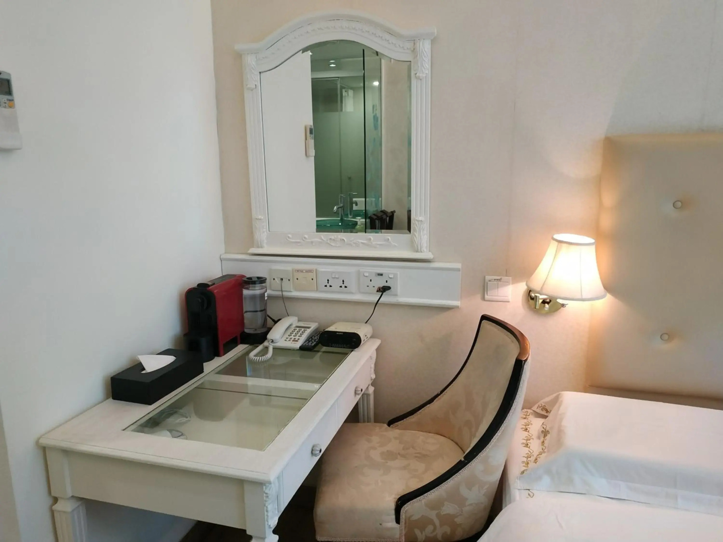 Jayleen 1918 Hotel